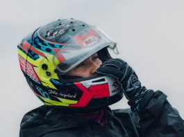 Julia Angelard, pilota di karting Minardi Management, ritratto con casco