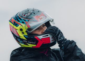 Julia Angelard, pilota di karting Minardi Management, ritratto con casco