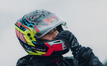 Julia Angelard, pilota di karting Minardi Management, ritratto con casco
