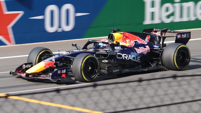 2026 Chinese GP, Red Bull, Max Verstappen, Sprint Qualifying - Liauzh, CC BY 4.0 Max Verstappen con la Red Bull durante la Sprint Qualifying