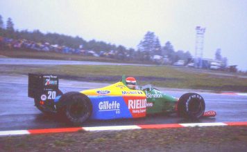 Emanuele Pirro con la Benetton-Ford sotto la pioggia al Gran Premio del Belgio 1989