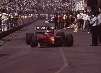 Emanuele Pirro con la Dallara della Scuderia Italia al Gran Premio degli Stati Uniti 1991