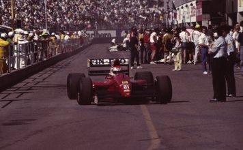 Emanuele Pirro con la Dallara della Scuderia Italia al Gran Premio degli Stati Uniti 1991