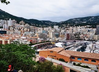 Sprint a Monaco, Pirro controcorrente: «Hanno fatto bene» Vista sul porto di Monaco e sul circuito durante il Gran Premio di Monaco 2023