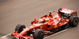 Collaudatori F1, Larini: «Oggi non possono fare niente» Luca Badoer al volante della Ferrari durante un test a Barcellona nel 2008