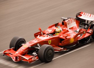 Collaudatori F1, Larini: «Oggi non possono fare niente» Luca Badoer al volante della Ferrari durante un test a Barcellona nel 2008