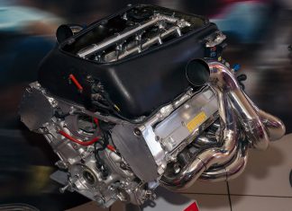 V8 nel 2030, Marko: «Cosa fatta». Ma il voto non c’è ancora Motore V8 Ferrari 056 della F2007 esposto al Museo Ferrari