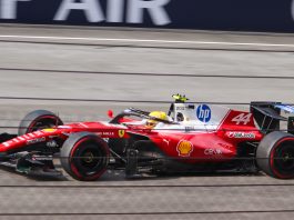 Lewis Hamilton con la Ferrari nelle qualifiche del Gran Premio del Bahrain in Malesia 2026