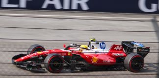 Lewis Hamilton con la Ferrari nelle qualifiche del Gran Premio del Bahrain in Malesia 2026