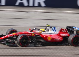 Hamilton e il muretto, Larini: «Lo sanno solo loro» Lewis Hamilton con la Ferrari nelle qualifiche del Gran Premio del Bahrain in Malesia 2026