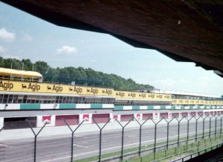 Imola a dicembre? Larini: «Improponibile» Il rettilineo dei box dell'Autodromo Enzo e Dino Ferrari di Imola
