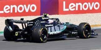 La Mercedes W17 di Kimi Antonelli in pista durante le prove libere del GP d'Australia 2026
