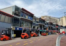 Errori e orrori di FIA e FOM, da Monaco a Singapore La pit lane del circuito di Monaco con i box e il logo FIA