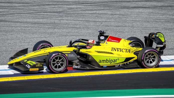 Rafael Câmara in pista con la monoposto di Formula 2 di Invicta Racing